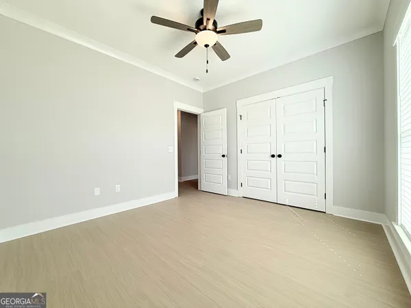 an empty room with a ceiling fan and a ceiling fan