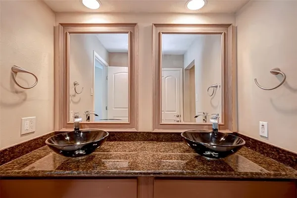$2,050 | 1926 Augusta Drive, Unit 18, Houston, TX 77057