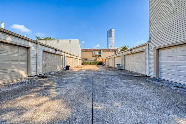 $2,050 | 1926 Augusta Drive, Unit 18, Houston, TX 77057