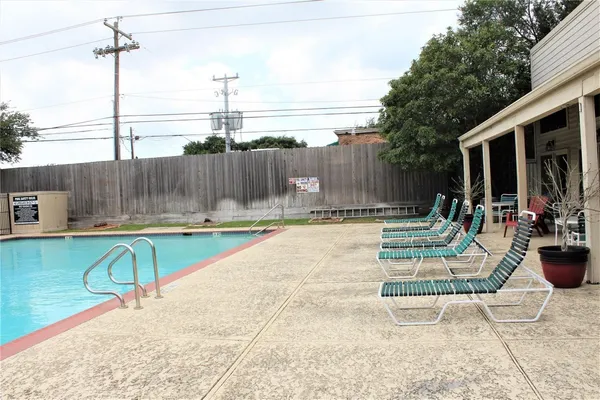 $2,050 | 1926 Augusta Drive, Unit 18, Houston, TX 77057