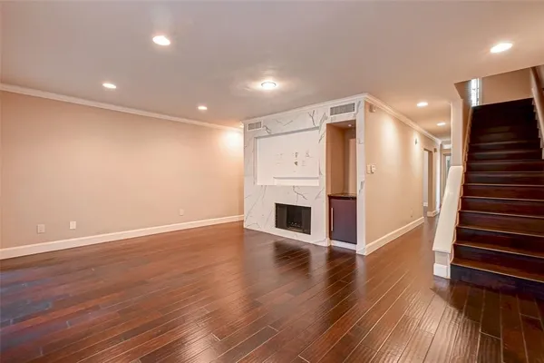 $2,050 | 1926 Augusta Drive, Unit 18, Houston, TX 77057