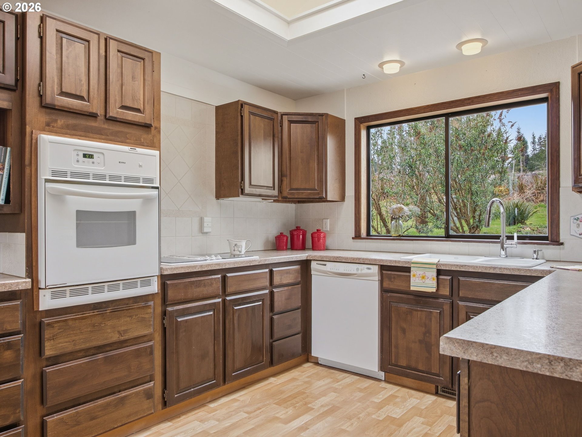 325 Alpine Street Seaside, OR 97138 - Photo 15 of 43 Kitchen