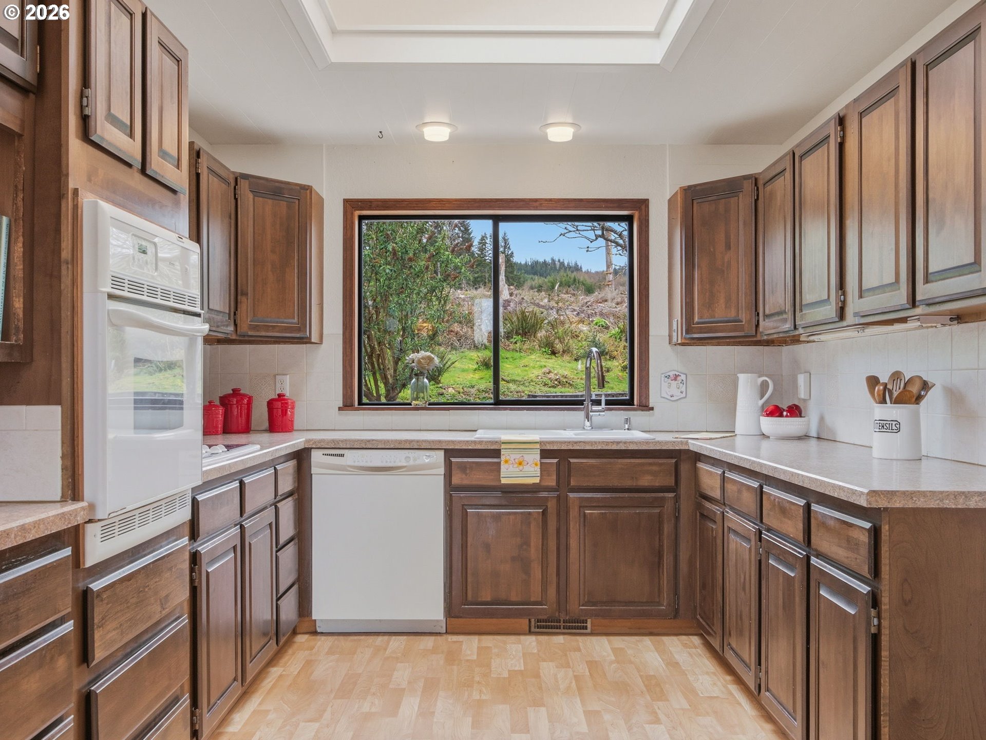 325 Alpine Street Seaside, OR 97138 - Photo 16 of 43 Kitchen