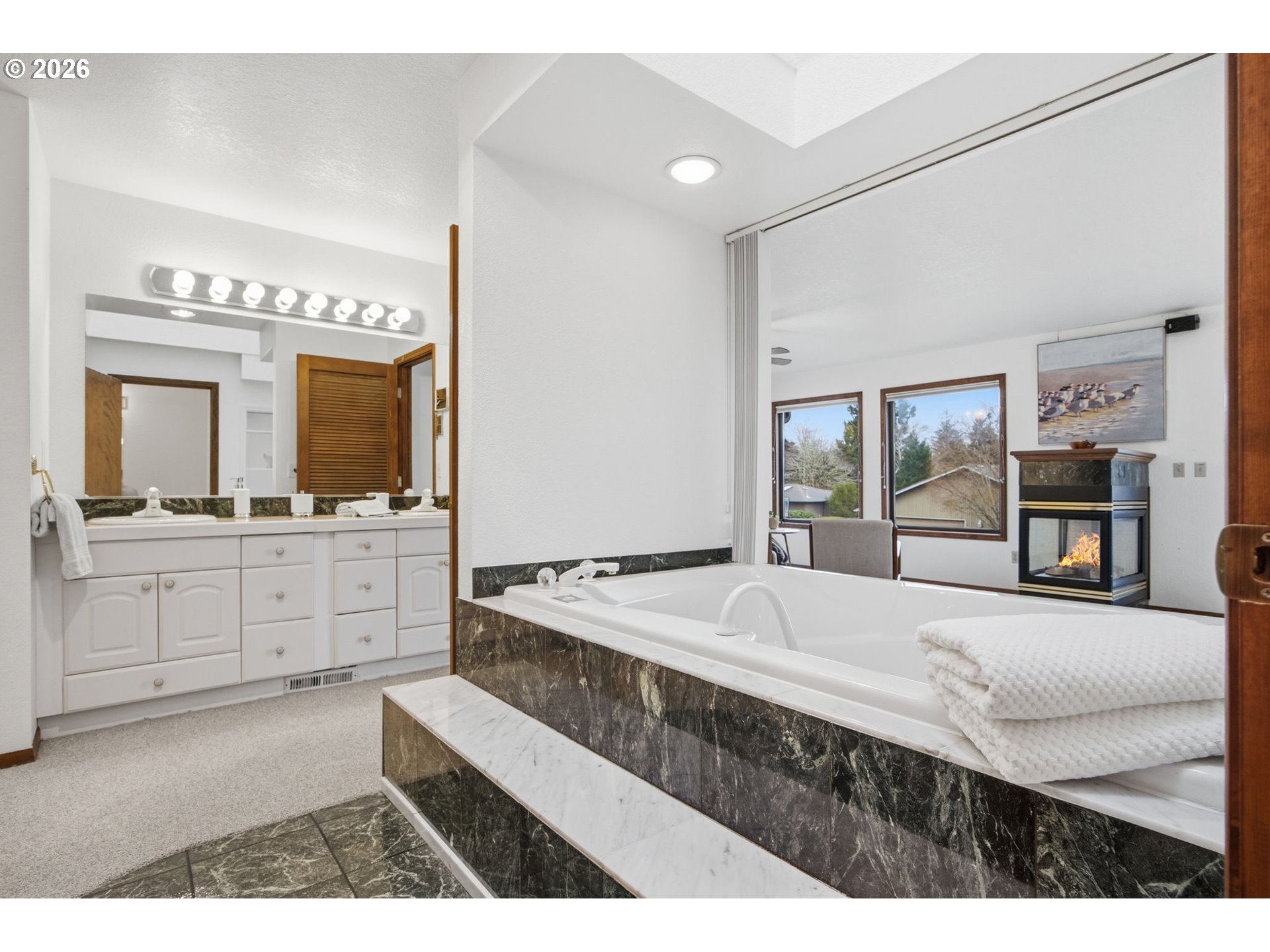 325 Alpine Street Seaside, OR 97138 - Photo 31 of 43 En Suite Bathroom