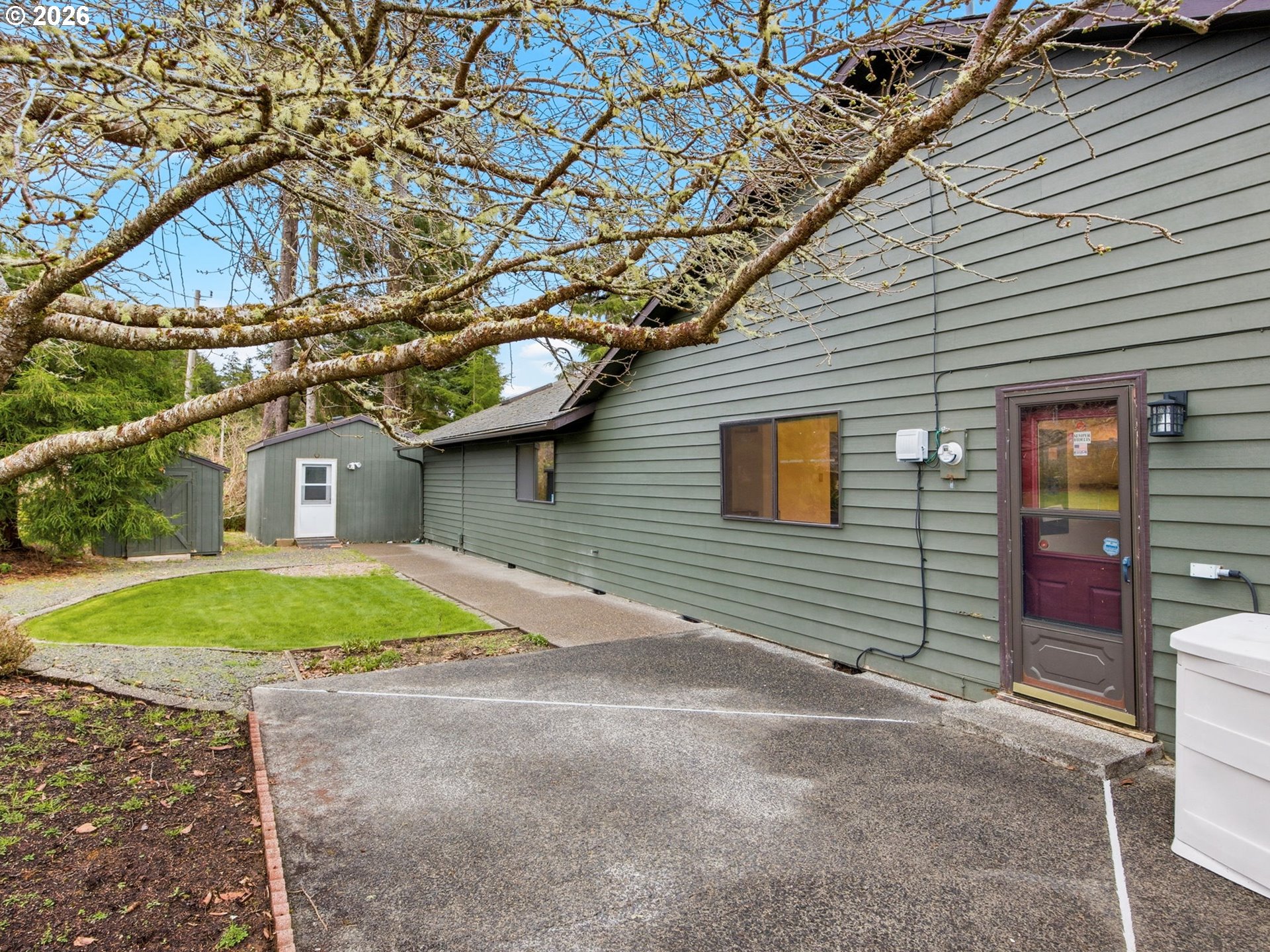 325 Alpine Street Seaside, OR 97138 - Photo 38 of 43 Backyard
