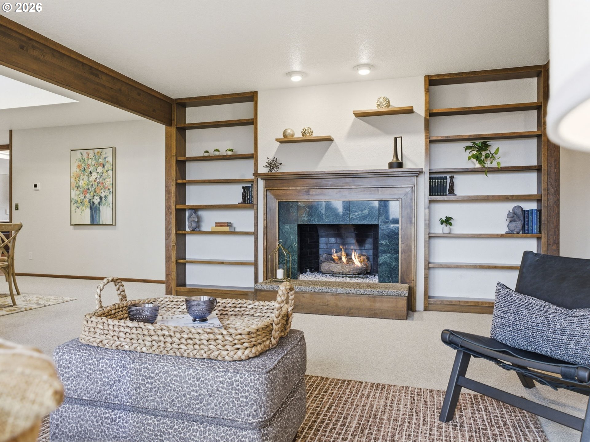 325 Alpine Street Seaside, OR 97138 - Photo 10 of 43 Living Room