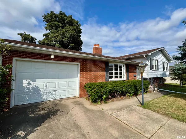 $143,000 | 146 Holden Terrace, Macomb, IL 61455