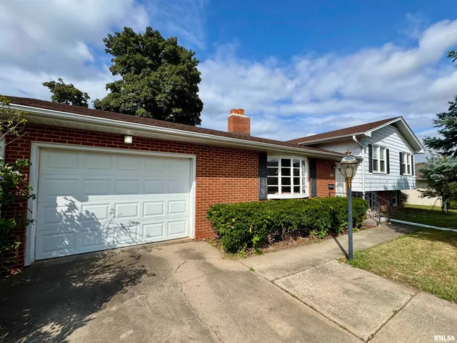 $143,000 | 146 Holden Terrace, Macomb, IL 61455