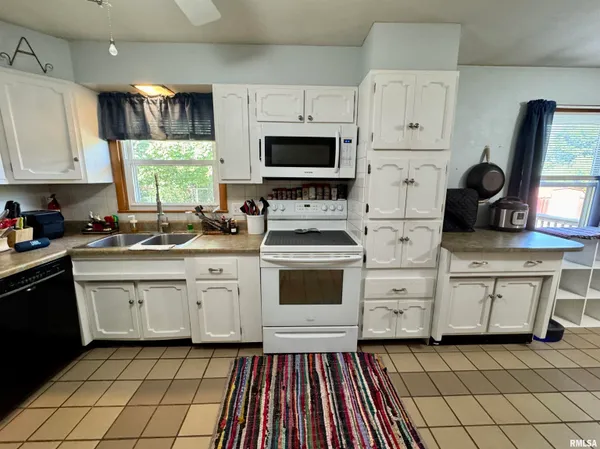 $143,000 | 146 Holden Terrace, Macomb, IL 61455