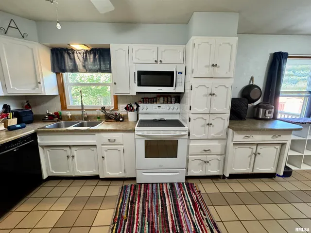 $143,000 | 146 Holden Terrace, Macomb, IL 61455