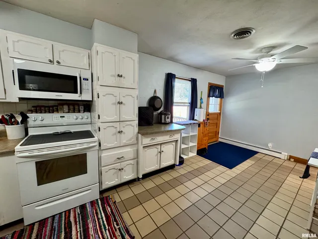 $143,000 | 146 Holden Terrace, Macomb, IL 61455