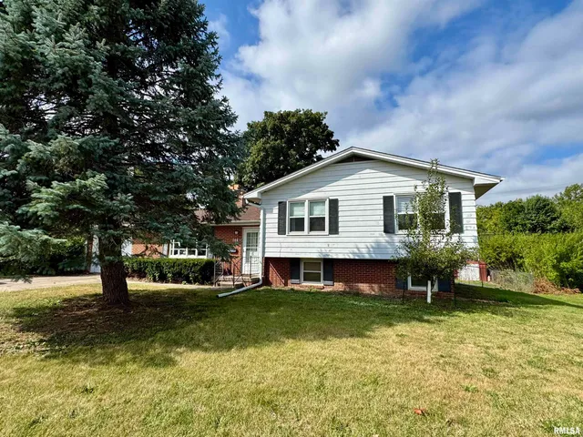 $143,000 | 146 Holden Terrace, Macomb, IL 61455