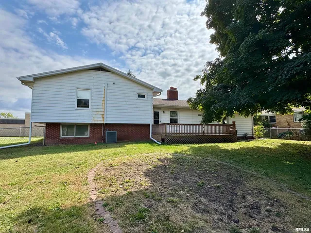 $143,000 | 146 Holden Terrace, Macomb, IL 61455