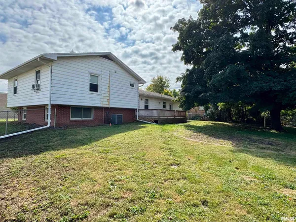 $143,000 | 146 Holden Terrace, Macomb, IL 61455