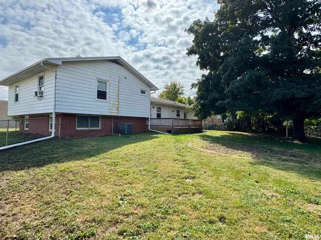 $143,000 | 146 Holden Terrace, Macomb, IL 61455