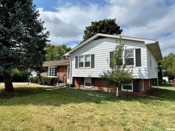 $143,000 | 146 Holden Terrace, Macomb, IL 61455