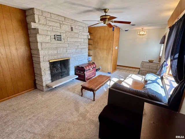 $143,000 | 146 Holden Terrace, Macomb, IL 61455