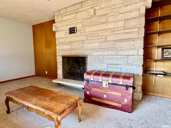 $143,000 | 146 Holden Terrace, Macomb, IL 61455