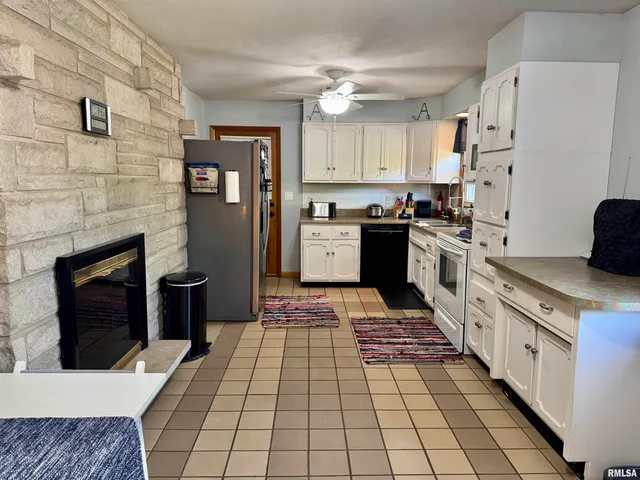 $143,000 | 146 Holden Terrace, Macomb, IL 61455