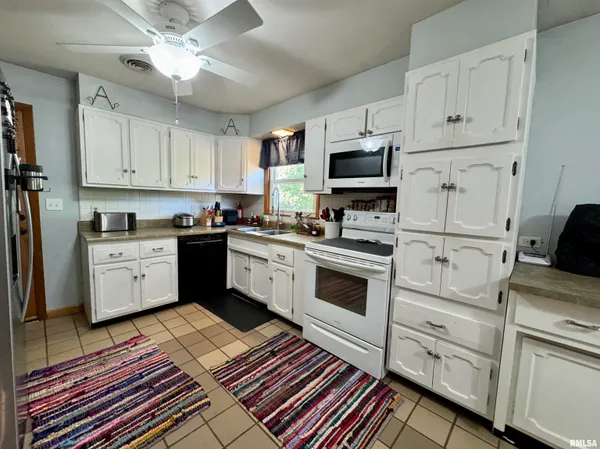 $143,000 | 146 Holden Terrace, Macomb, IL 61455