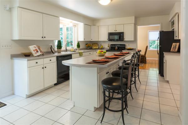 9 Bartlett Road Methuen, MA 01844 - Photo 4 of 17 Gallery Image 4