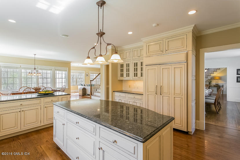 17 Chieftans Road Greenwich, CT 06831 - Photo 7 of 31 021-Kitchen-2611856-small