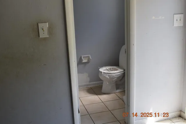 a bathroom with a toilet