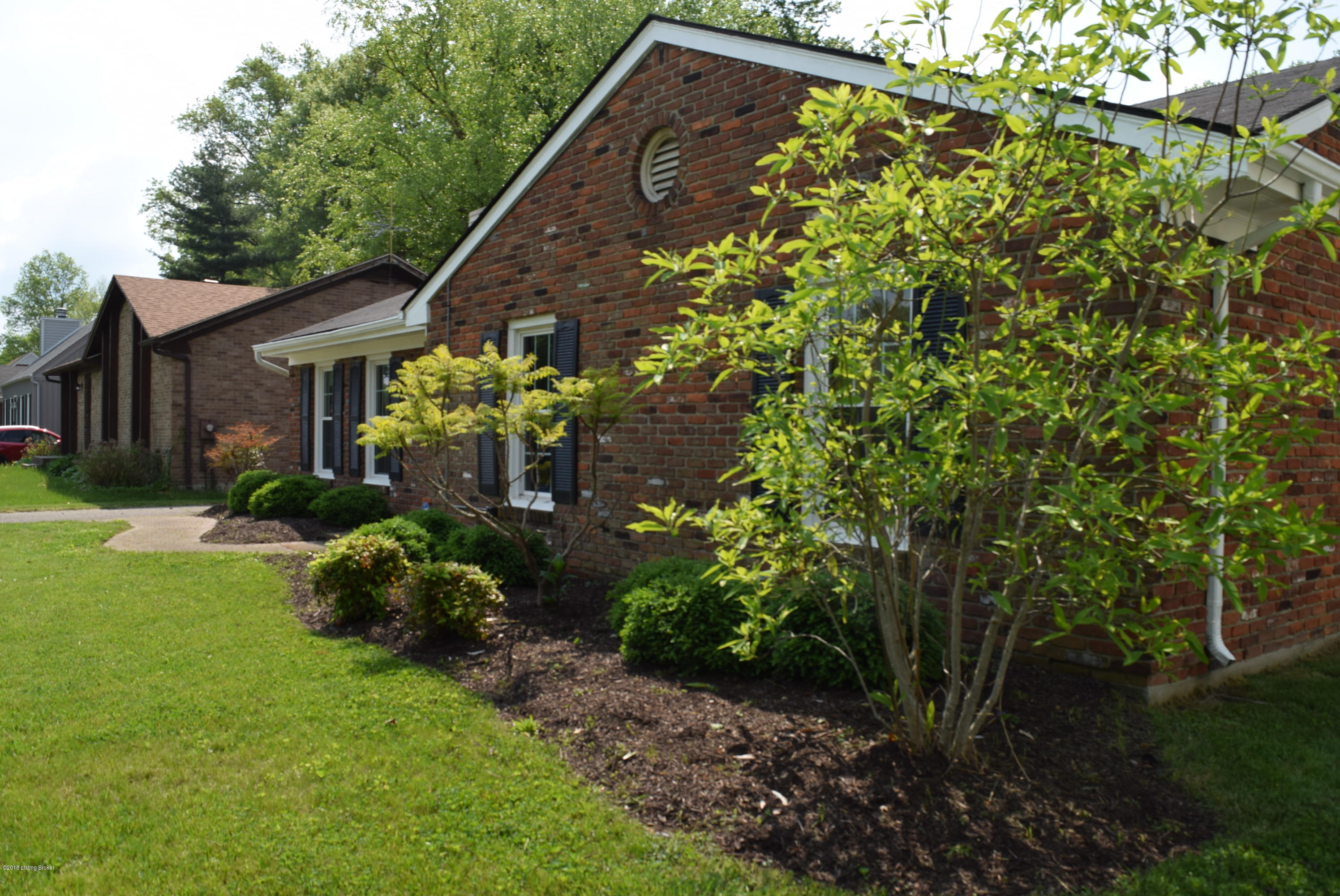 710 Stivers Road Louisville, KY 40207 - Photo 3 of 22 DSC_0076