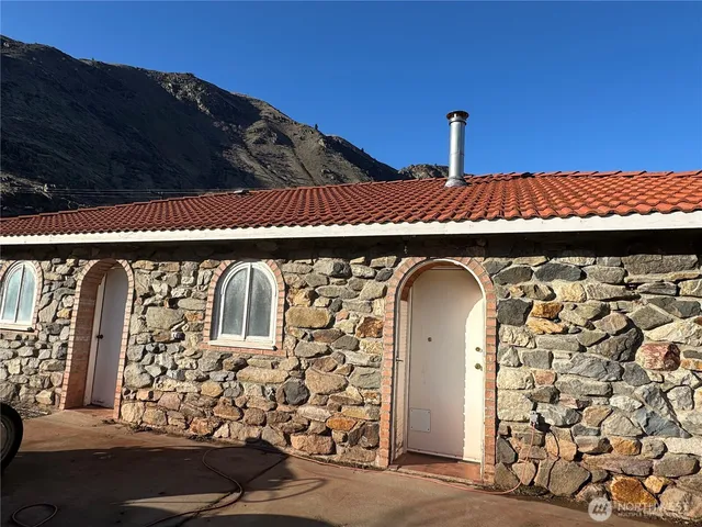 $1,200,000 | 9901 Us Highway, Wenatchee, WA 98801