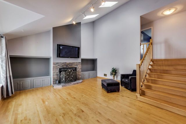 9S360 Highland Road Willowbrook, IL 60527 - Photo 2 of 26