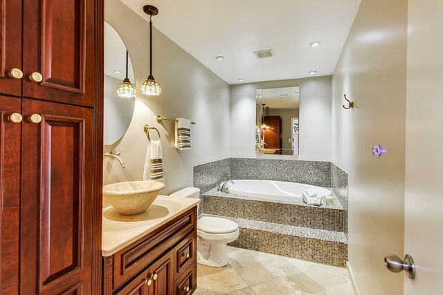 9S360 Highland Road Willowbrook, IL 60527 - Photo 13 of 26