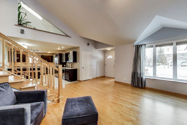 9S360 Highland Road Willowbrook, IL 60527 - Photo 4 of 26