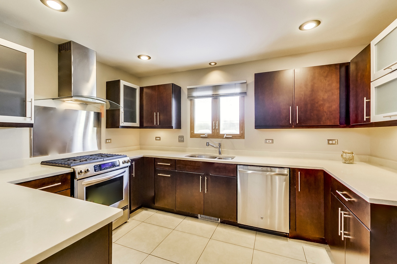 9S360 Highland Road Willowbrook, IL 60527 - Photo 7 of 26