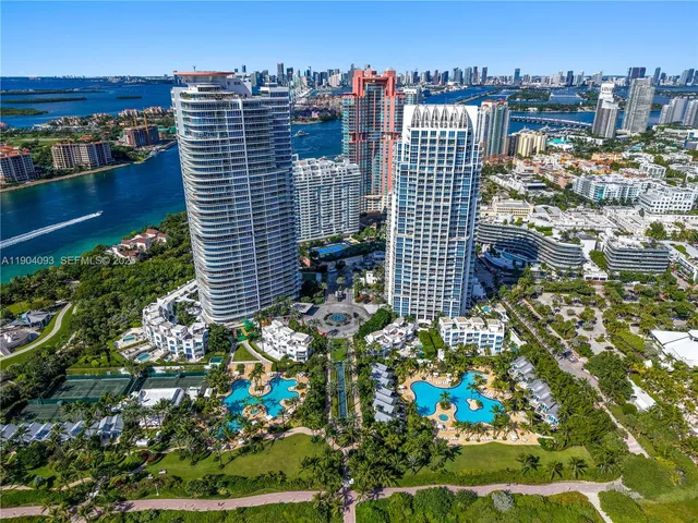 $4,900,000 | 100 South Pointe Drive, Unit 909, Miami Beach, FL 33139