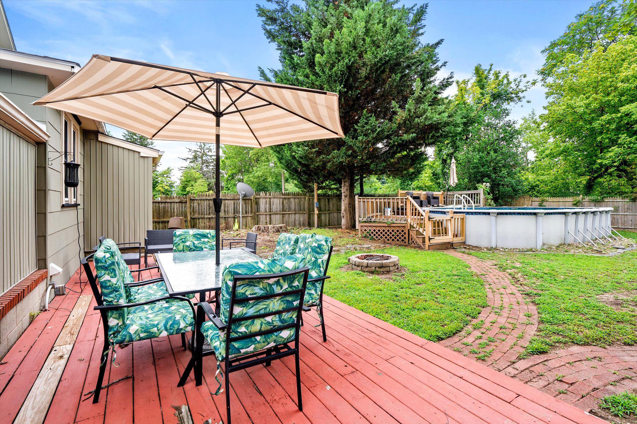 32 Lincoln Avenue Clementon, NJ 08021 - Photo 28 of 32 Backyard retreat with pool
