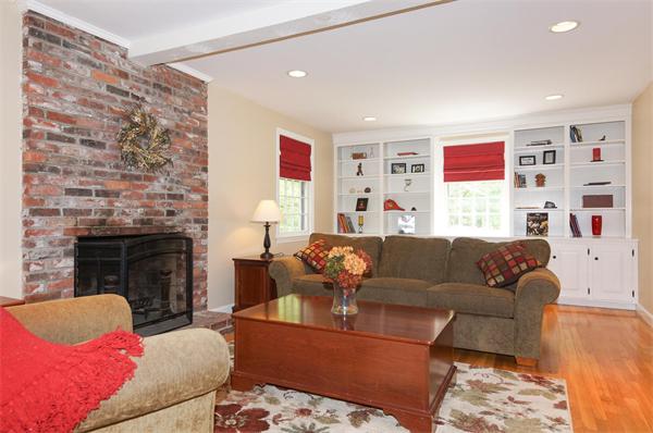 3 Livery Road Chelmsford, MA 01824 - Photo 4 of 25