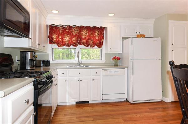 3 Livery Road Chelmsford, MA 01824 - Photo 8 of 25