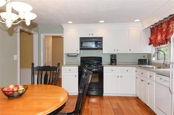 3 Livery Road Chelmsford, MA 01824 - Photo 10 of 25