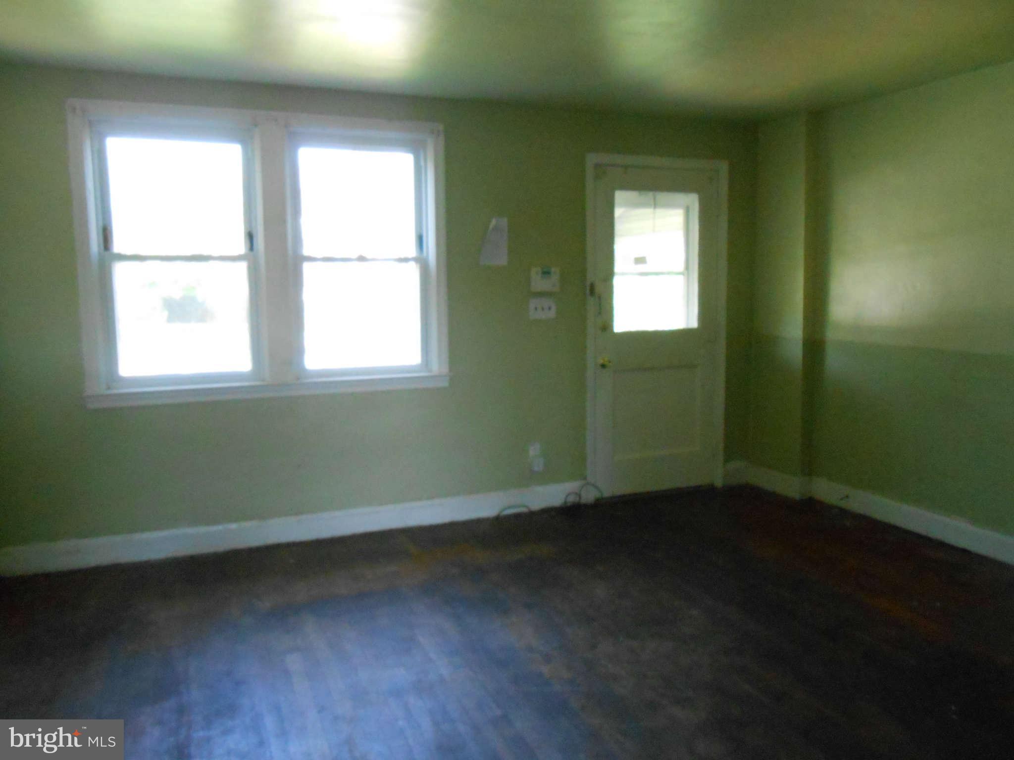 238 West Edgevale Road Baltimore, MD 21225 - Photo 3 of 12 Living Room