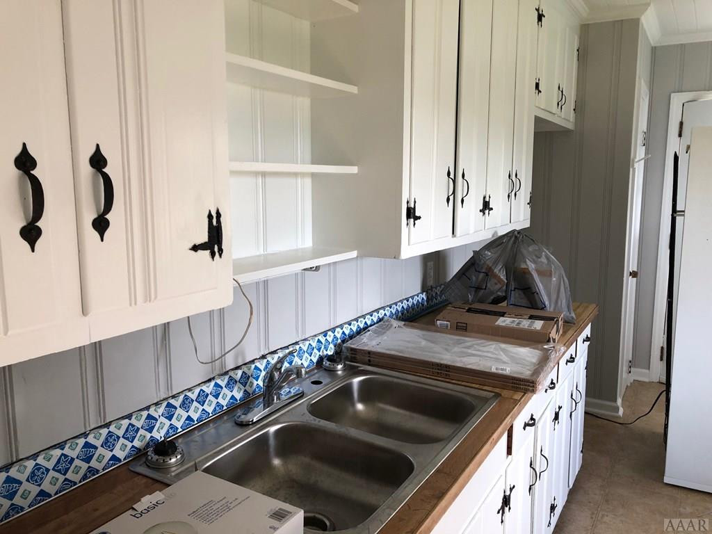 1224 Davis Bay Road Elizabeth City, NC 27909 - Photo 5 of 15 Kitchen with MANY cabinets