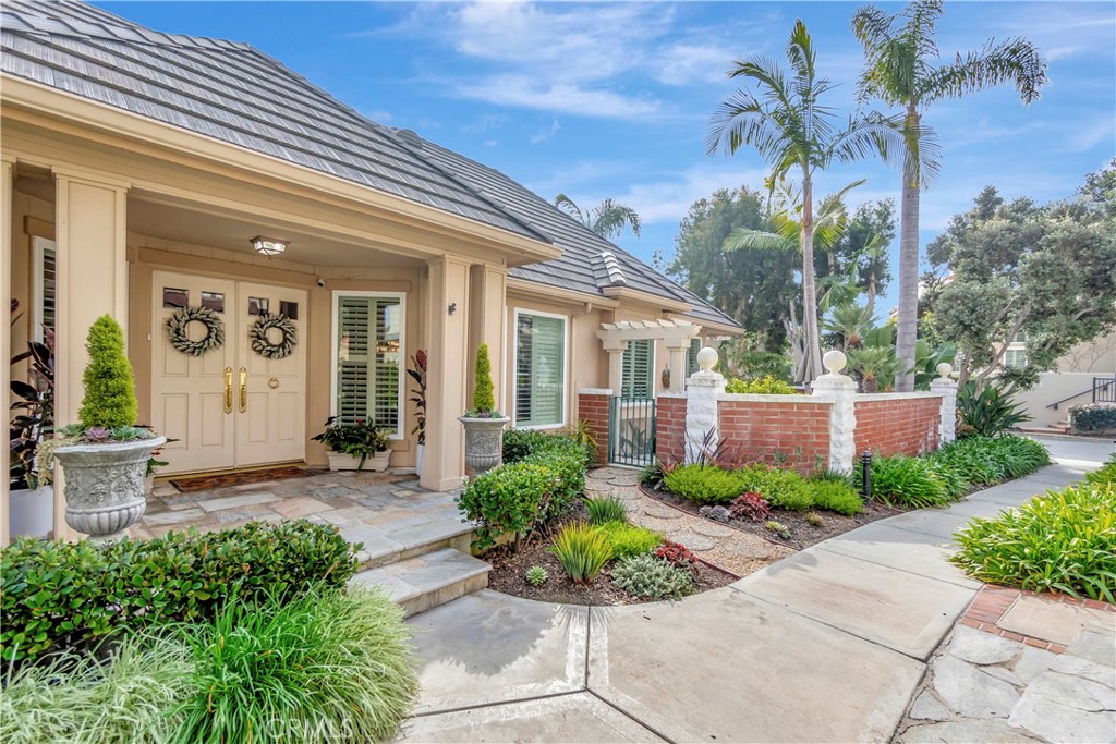 6096 Eaglecrest Drive Huntington Beach, CA 92648 - Photo 4 of 64 a front view of a house with garden