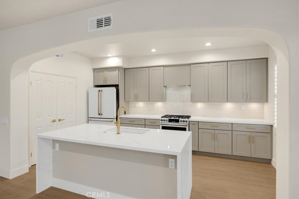 2 Moonstone Irvine, CA 92602 - Photo 3 of 31