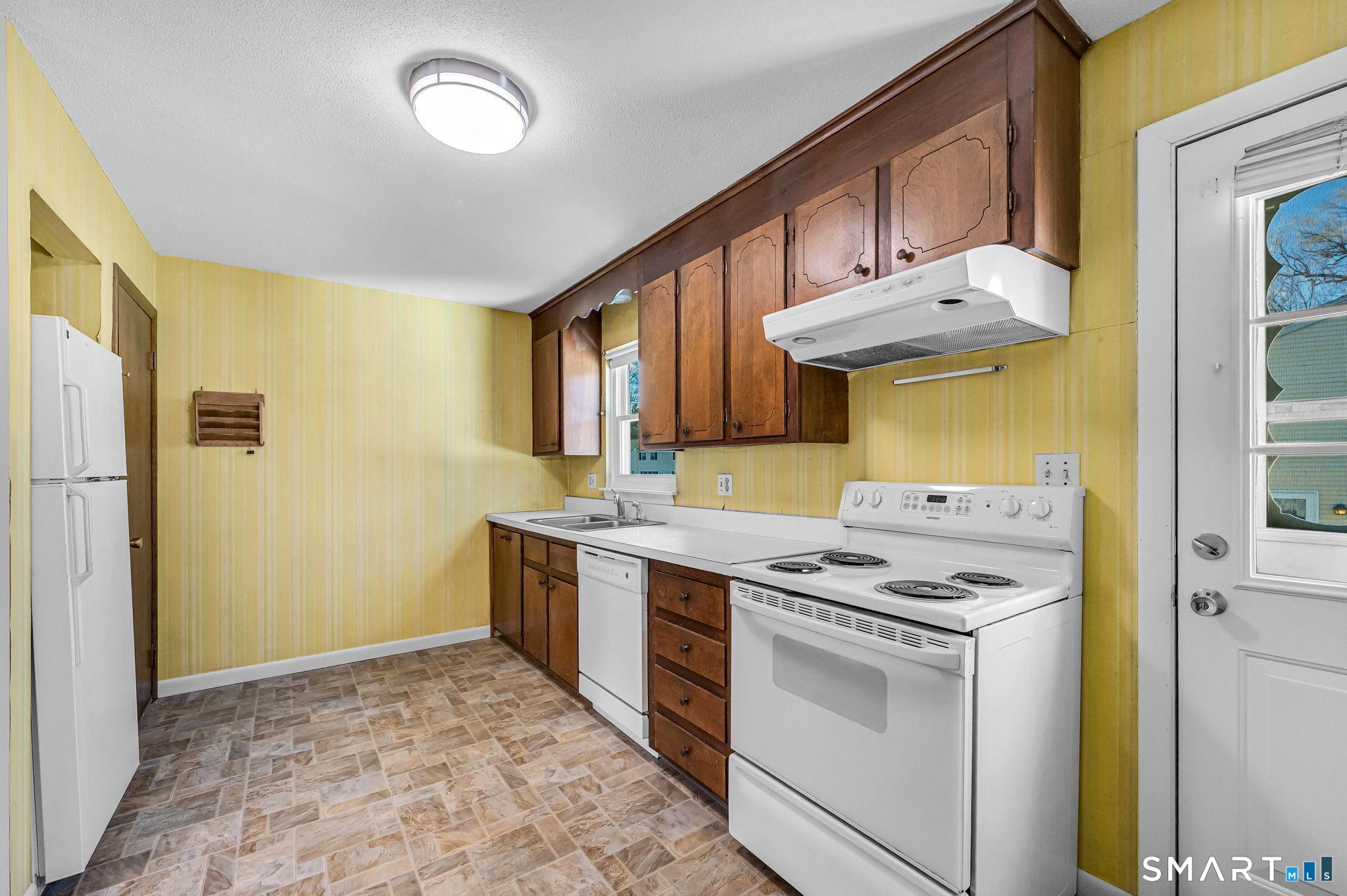 56 Elm Street, Unit 40 Enfield, CT 06082 - Photo 33 of 114