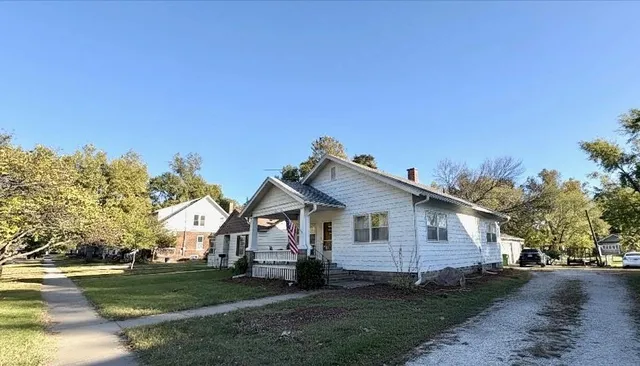 $207,000 | 818 West 6th Street, Ottawa, KS 66067