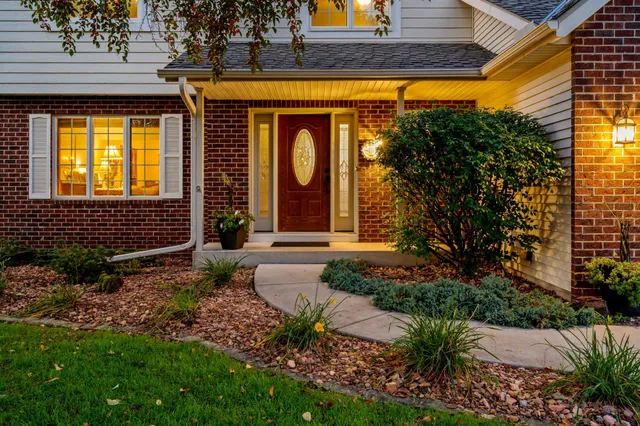 $569,900 | 8769 Jewel Avenue South, Cottage Grove, MN 55016