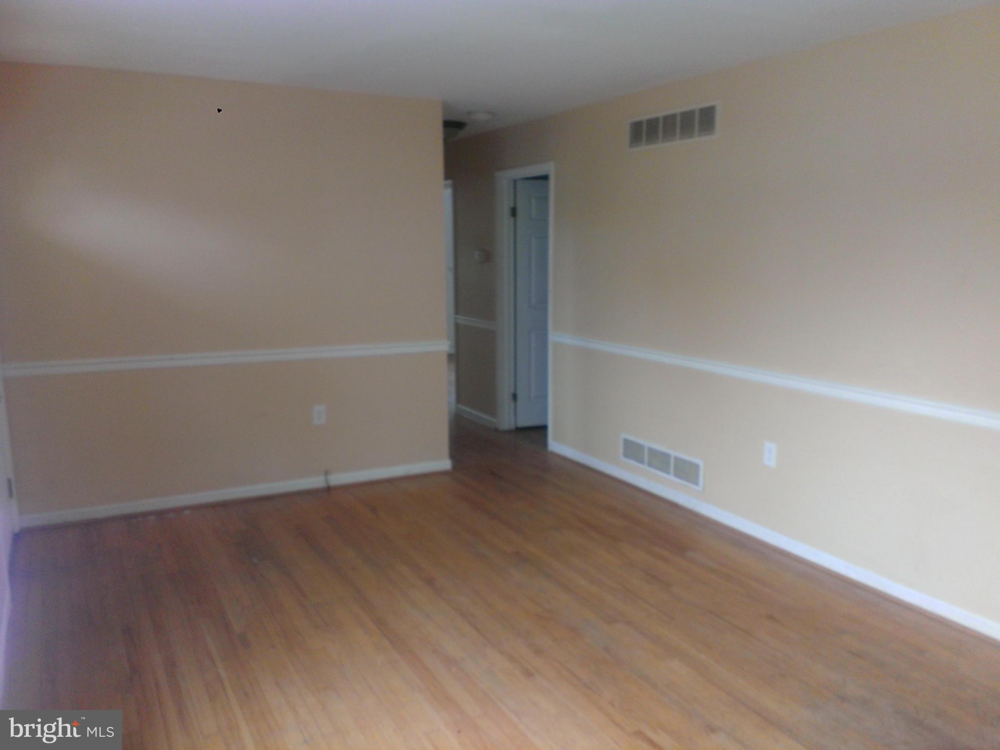 30 Lastgate Road Owings Mills, MD 21117 - Photo 15 of 18 Living Room