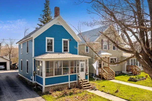 $325,000 | 25 Diamond Street, St. Albans, VT 05478