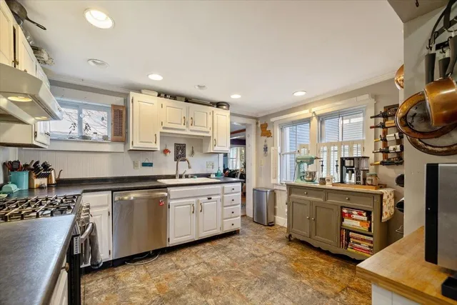 $325,000 | 25 Diamond Street, St. Albans, VT 05478