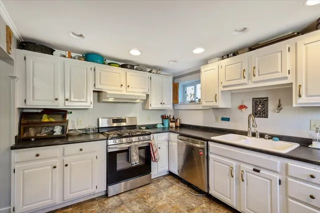 $325,000 | 25 Diamond Street, St. Albans, VT 05478