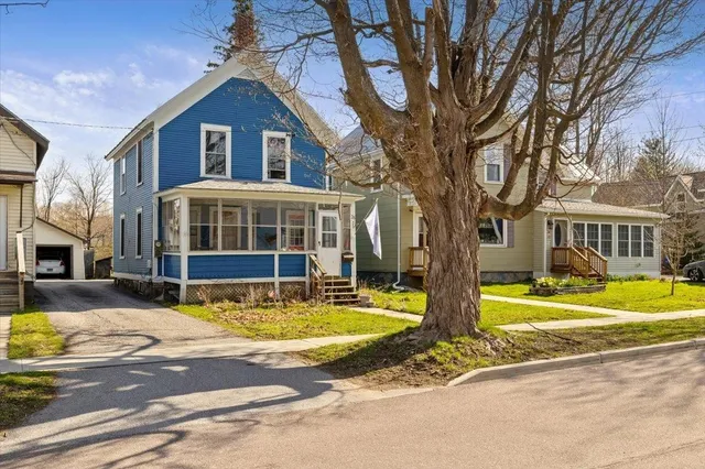 $325,000 | 25 Diamond Street, St. Albans, VT 05478